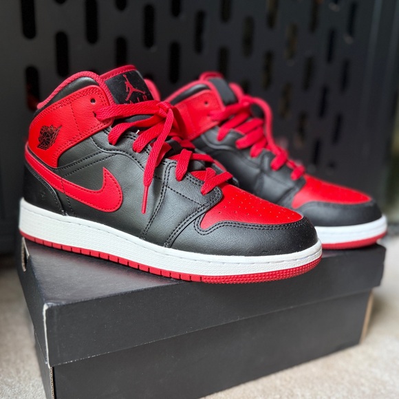 Air Jordan 1 Mid "Alternate Bred" sneakers 6Y/7.5W Black/RedWhite - Picture 1 of 10